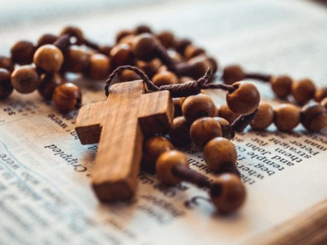 The-Spiritual-Meaning-of-a-Broken-Rosary