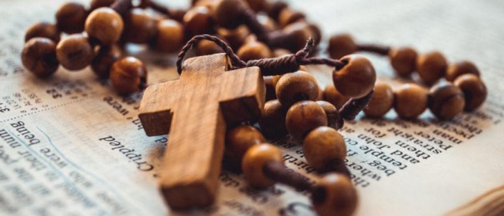 The-Spiritual-Meaning-of-a-Broken-Rosary